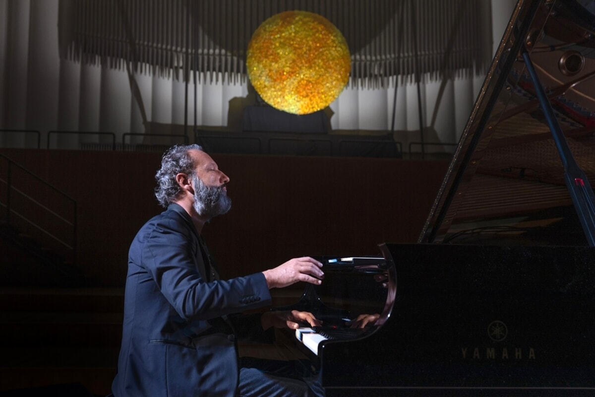 Blind date – Concerto al buio 2022: il pianoforte di cesare picco e cbm italia di nuovo insieme